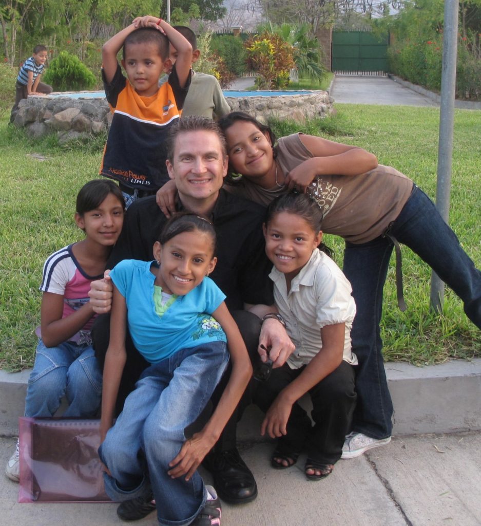 Fr. Ron Hicks with children in El Salvador